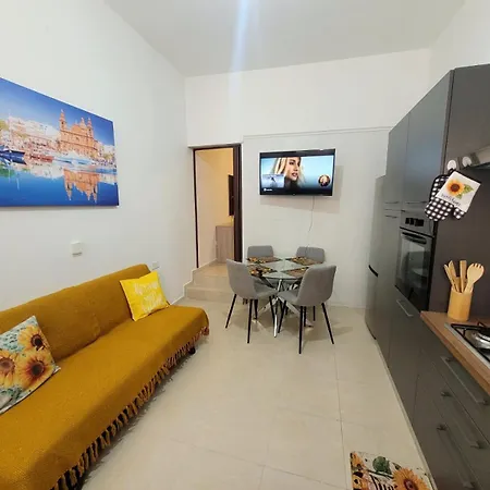 Sunflower Maltese House In Apartamento