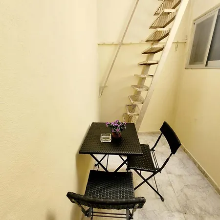 Sunflower Maltese House In Apartman *