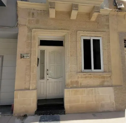 Sunflower Maltese House In Daire