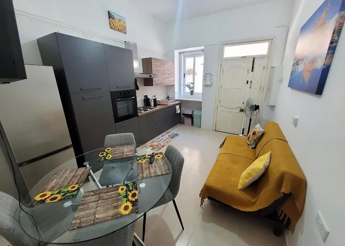 Daire Sunflower Maltese House In Sliema