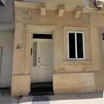 Sunflower Maltese House In Daire