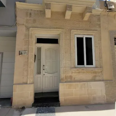 Sunflower Maltese House In Apartamento