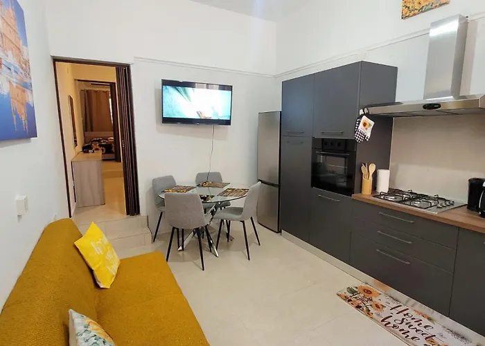 Sunflower Maltese House In Appartement *